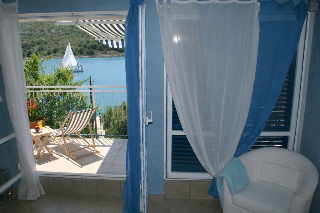 Apartments Mediterraneo Kaprije Extérieur photo